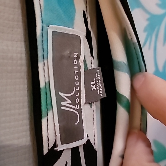 JM Collection Printed Flutter Sleeve Top - Picture 2 of 2